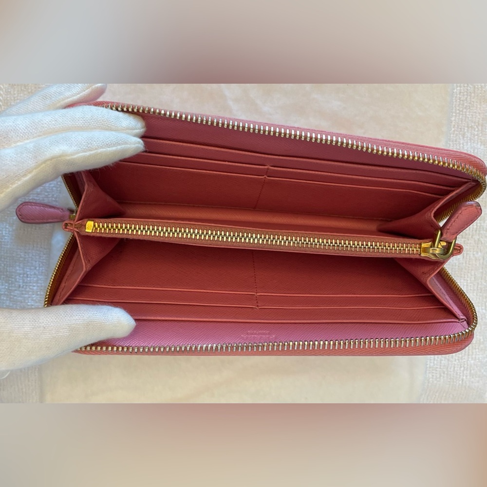 Prada Vintage Authentic Barbie Pink Saffiano Leather Long Zippy Wallet - Picture 5 of 16